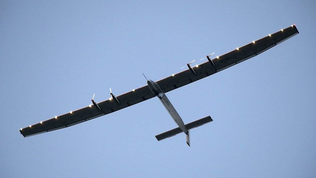 Da war es noch in der Luft: Solar Impulse beim Anflug auf Hawaii im Juli. (Archiv)