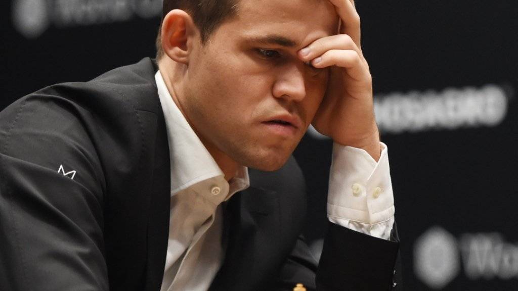 Weltmeister Magnus Carlsen denkt lange über den nächsten Zug nach