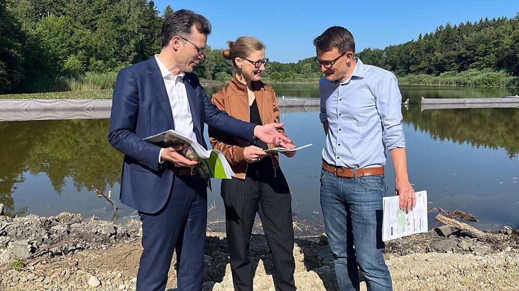 Der Thurgauer Regierungsrat Dominik Diezi (links), Andrea Näf, Leiterin des kantonalen Amts für Raumentwicklung, und Matthias Künzler, Abteilungsleiter Natur und Landschaft, bei der Präsentation der Biodiversitätsstrategie.