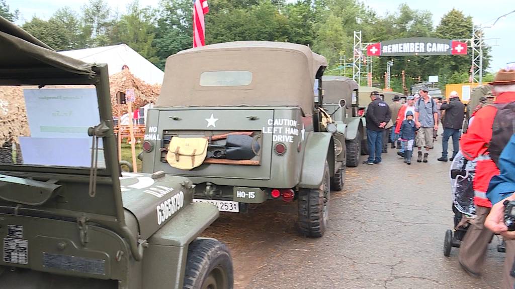 «Convoy to Remember» begeistert trotz Regen hunderte Zuschauer