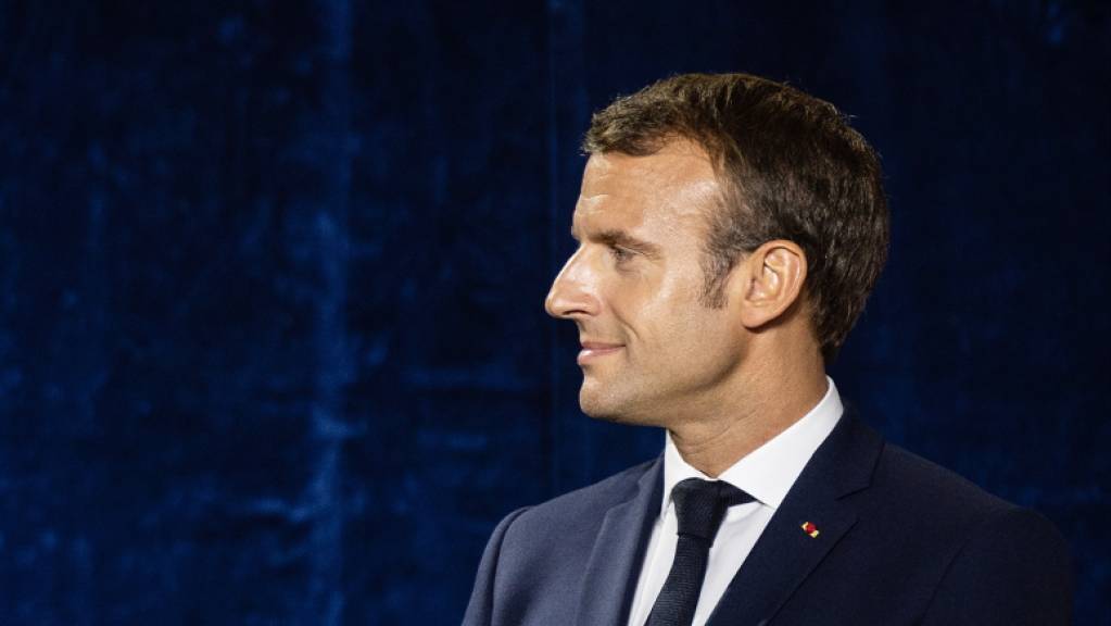 Der französische Präsident Emmanuel Macron nimmt am Dienstag zwei Personen in die Ehrenlegion auf, um sie für ihren Mut während des Anschlags von Strassburg auszuzeichnen.