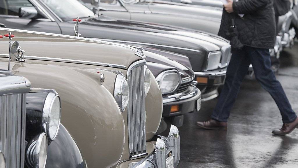 Rund 170 nationale und internationale Aussteller zeigen ihre Oldtimer Autos anlässlich der Swiss Classic World in der Messe in Luzern.