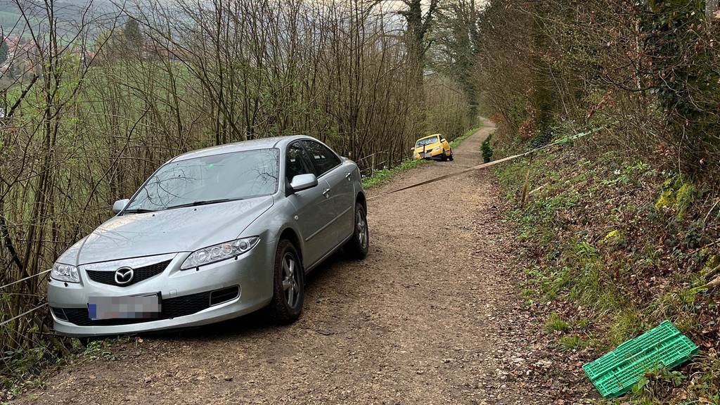 Irrfahrt in Lostorf: Zwei Autos bleiben auf Feldweg stecken