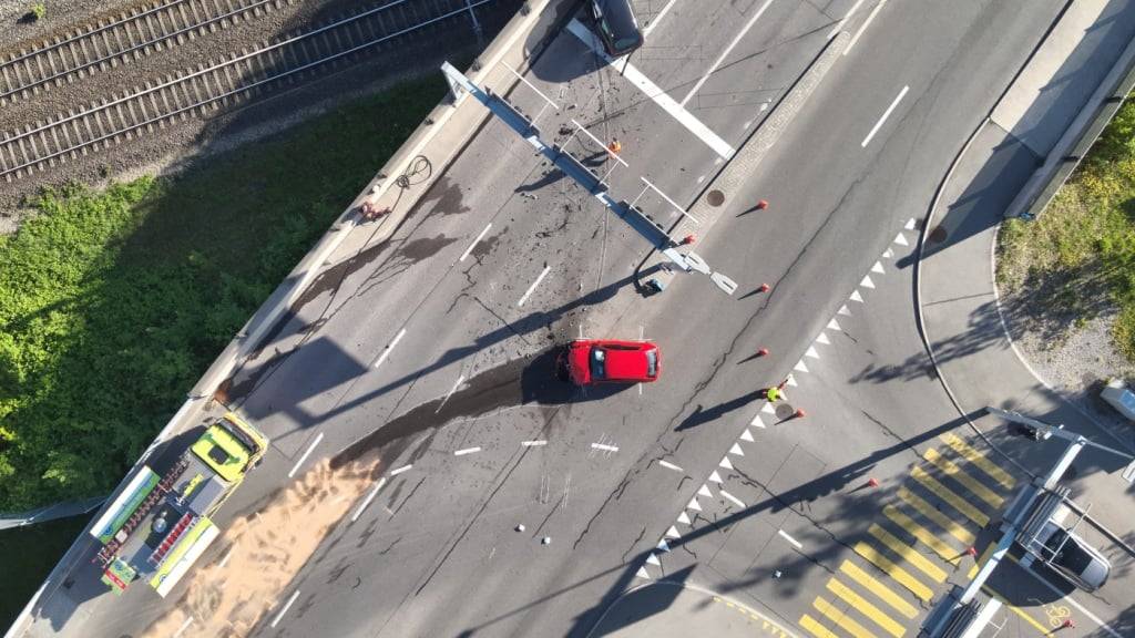 Bei dem Unfall in Dietikon am Freitagmorgen wurden drei Personen verletzt.