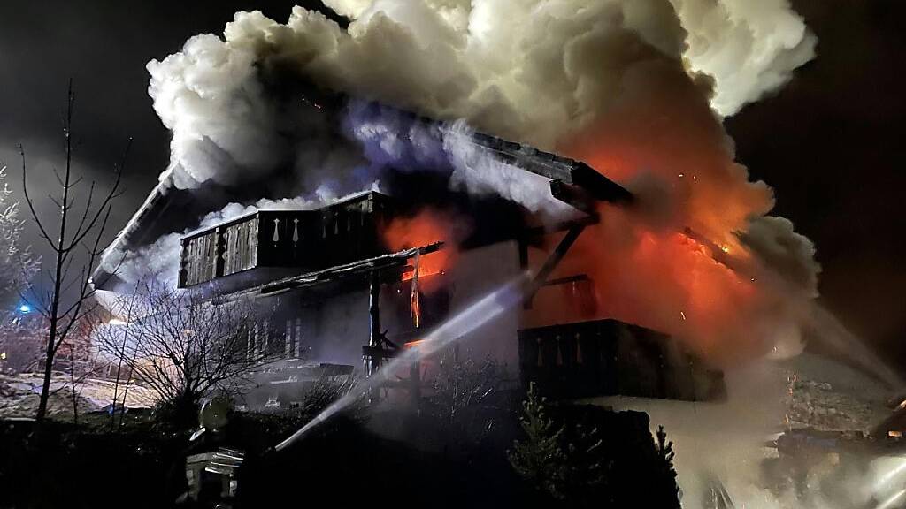Wohnhaus in La Roche in Flammen aufgegangen