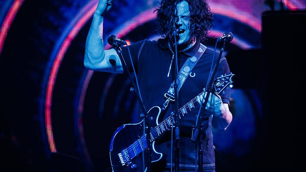 Der US-amerikanische Sänger und Songwriter Jack White gibt sich am Dienstagabend auf der Bühne des Auditorium Stravinski schrill, kunstvoll und authentisch.