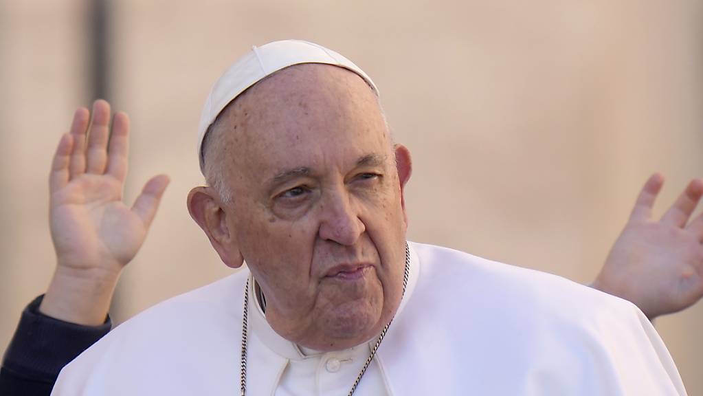 Papst Franziskus während einer Generalaudienz auf dem Petersplatz. Foto: Alessandra Tarantino/AP/dpa