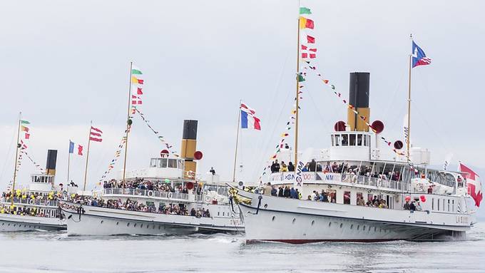 Rund 10'000 Menschen an Dampfschiffparade in Morges