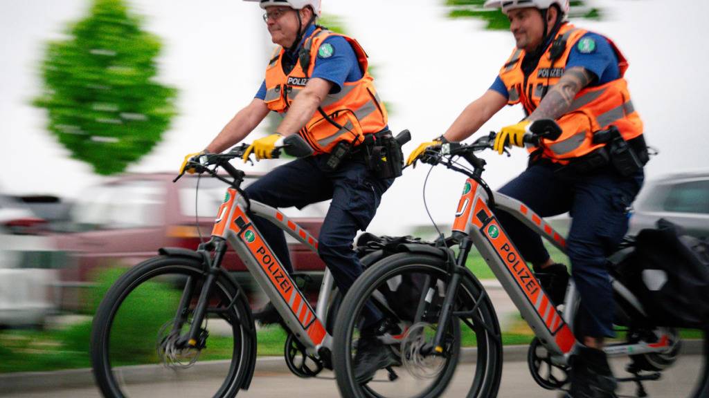 Polizei patrouilliert in Wil SG mit E-Bikes