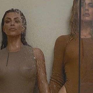 Duschen mit den Kardashians