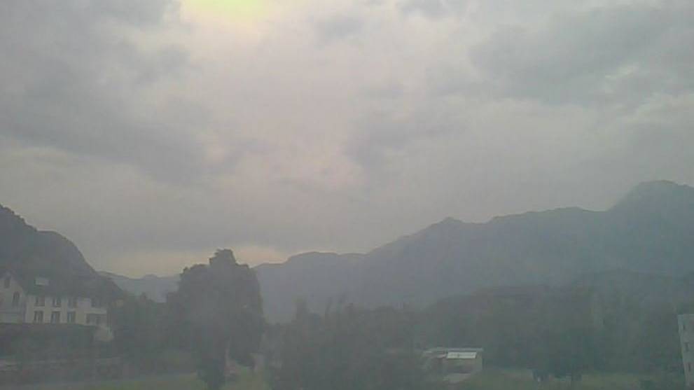 Düstere Aussichten auch in Sargans, am Freitag um 20.43 Uhr. (Bild: swisswebcams)