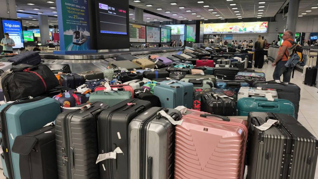 Nach tagelangem Starkregen kämpfen Teile Bangkoks noch immer mit Hochwasser. Auch die Flughäfen und der Flugplan von Thai Airways geraten unter Druck. (Archivbild)