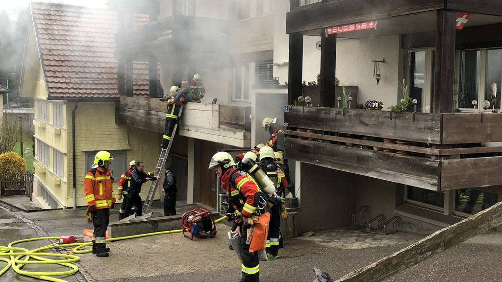 In Trogen brannte am Montagmorgen das Treppenhaus eines Mehrfamilienhauses.