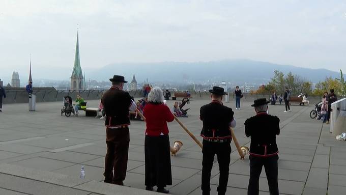 Unangekündigte Alphorn-Konzerte sorgen für Begeisterung