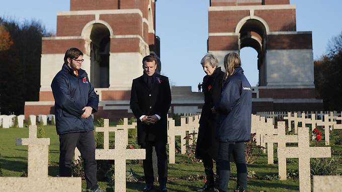 Macron besucht mit May Ehrenmal des 1. Weltkriegs