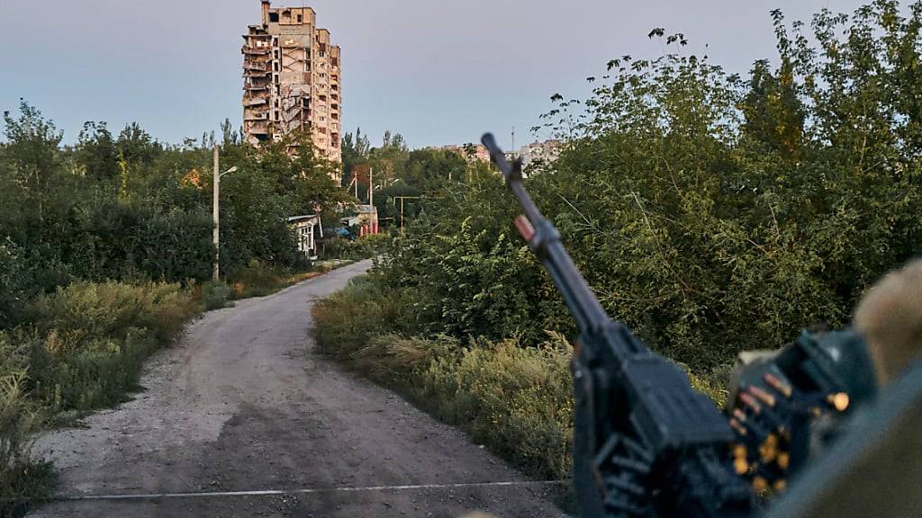 Ein ukrainischer Soldat im Einsatz. Foto: LIBKOS/AP/dpa