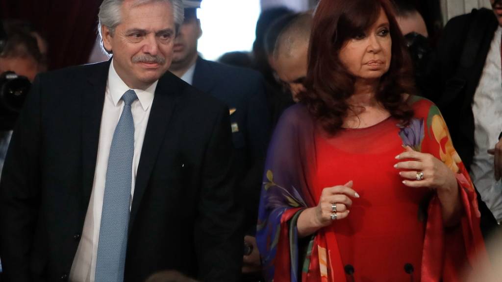 Der argentinische Präsident Alberto Fernandez und die Vizepräsidentin Cristina Fernandez de Kirchner müssen das südamerikanische Land entschulden. (Archivbild)