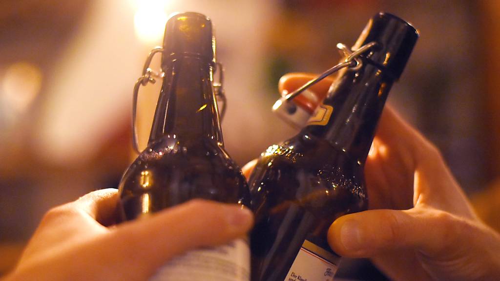 «Preise werden steigen» — Brauereien haben zu wenig Bierflaschen