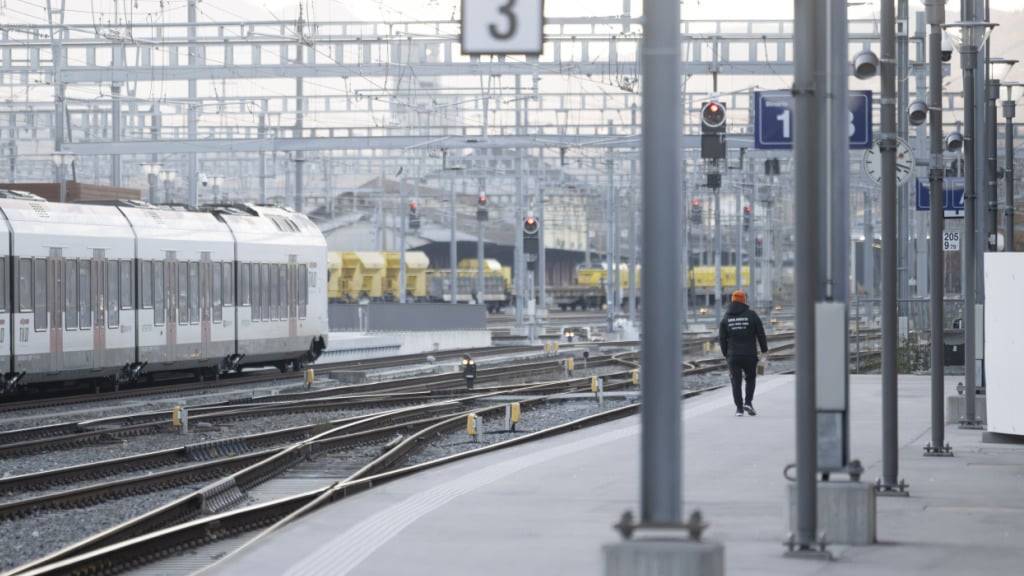 Wegen Unwetterschäden und Überschwemmungen auf dem italienischen Bahnnetz ist der Verkehr zwischen Chiasso und Mailand auch am Dienstag noch unterbrochen. (Archivbild)