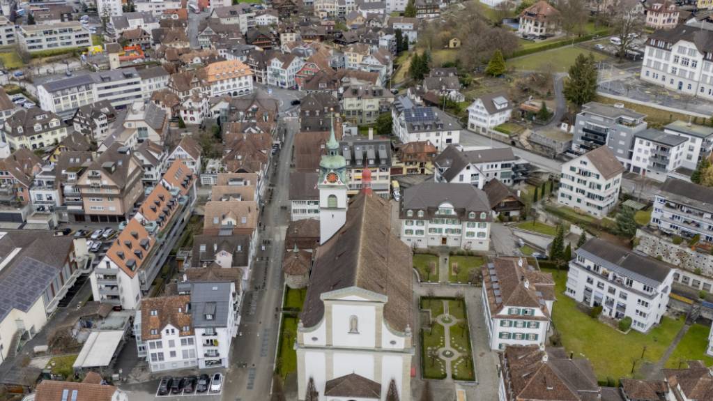 In Küssnacht gehen immer mehr Kinder und Jugendliche in die Schule. (Archivaufnahme)