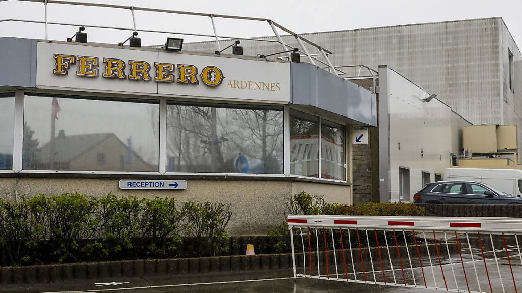 Die Ferrero-Fabrik in Arlon ist geschlossen. Die Aufsichtsbhörde kündigte an, ihr die Produktionslizenz zu entziehen. Sie ermittelt wegen Salmonellen in Ferrero-Produkten, die dort gefertigt wurden.