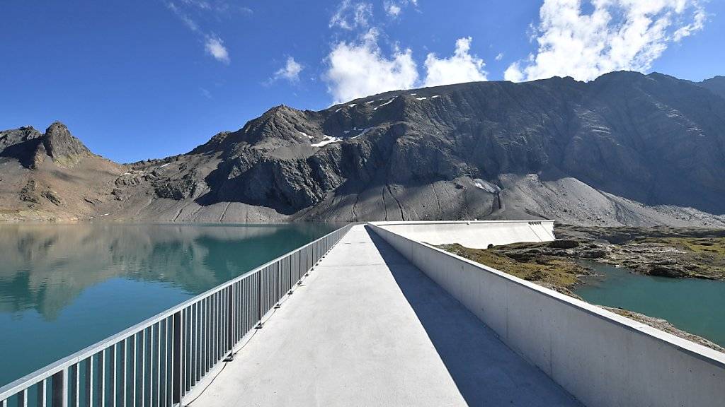 In der Schweiz ist im vergangenen Jahr 1,4 Prozent weniger Strom verbraucht worden als im Vorjahr. Grund dafür war vor allem das Wetter. Über Hälfte des in der Schweiz produzierten Stroms kam aus der Wasserkraft. (Archiv)