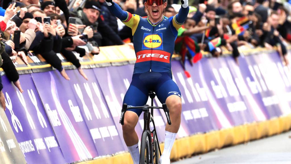 Pedersen bezwingt Van der Poel im Sprint