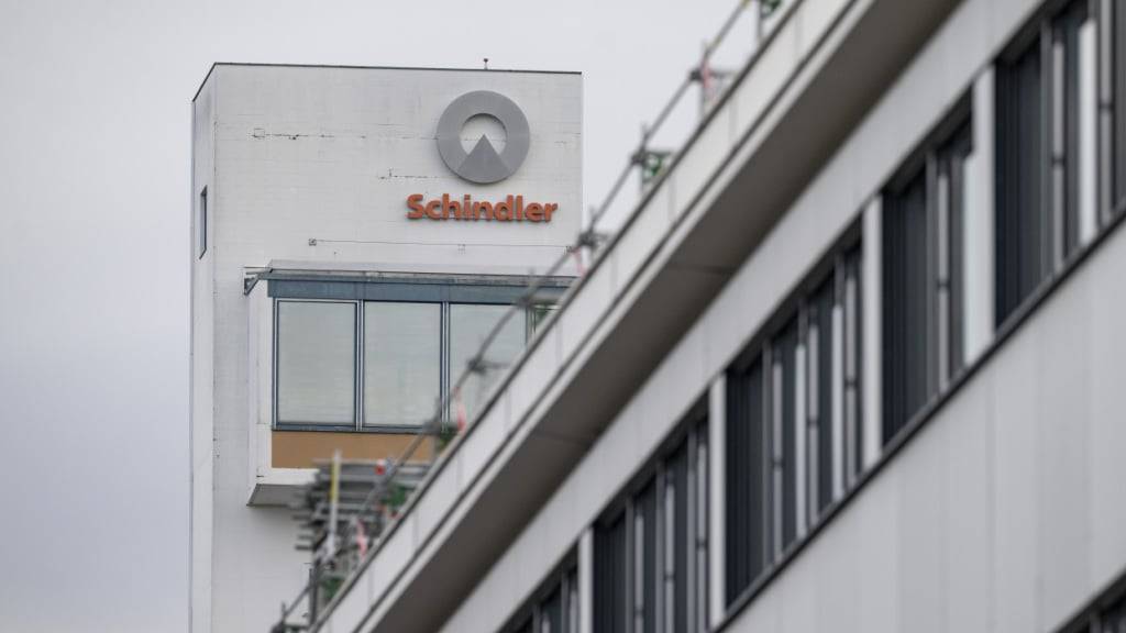 Vis-à-vis des Hauptsitzes der Schindler Aufzüge AG in Ebikon plant das Unternehmen ein Hotel, das Mitte 2028 eröffnen soll. (Archivbild)