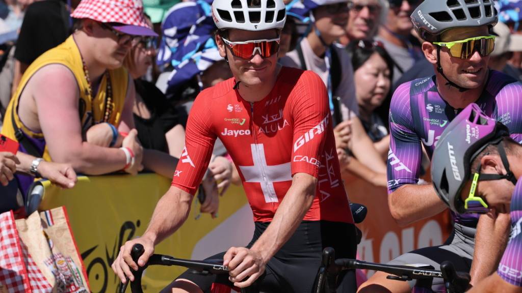 Schweizer Meister Mauro Schmid ist nach Tagessieg neuer Leader der Oman-Rundfahrt