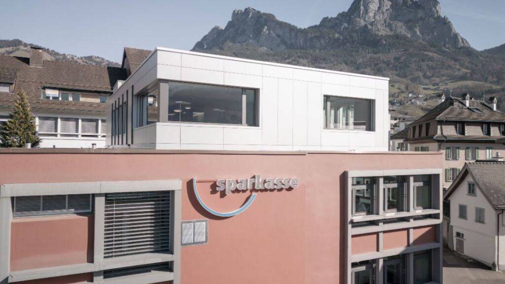 Sparkasse Schwyz mit leichtem Gewinnrückgang im Halbjahr