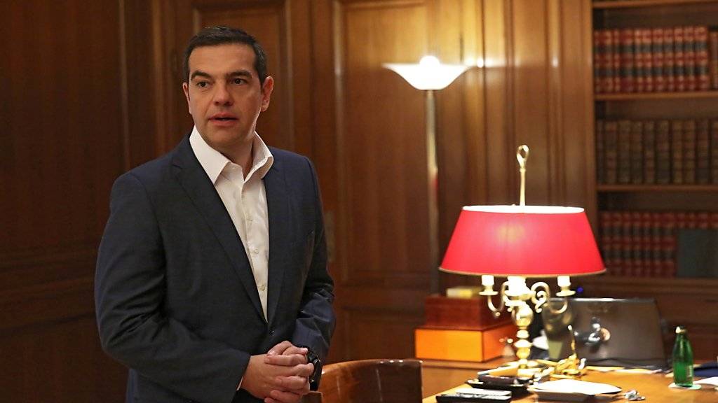 Der griechische Regierungschef Alexis Tsipras habe nicht die Mehrheit, um einen Kompromiss im Namensstreit zwischen Mazedonien und Griechenland zu unterzeichnen.
Die konservative griechische Oppositionspartei Nea Dimokratia (ND) hat daher am Donnerstag ein Misstrauensvotum beantragt.