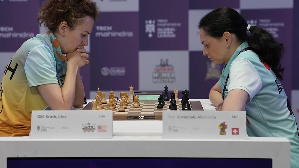 Alexandra Kostenjuk (rechts) gewinnt an den Blitz- und Schnellschach-Europameisterschaften in Monaco jeweils Gold