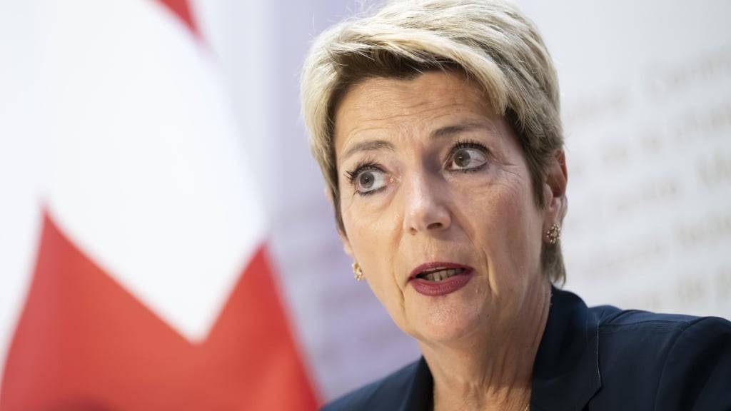 Bundespräsidentin und Finanzministerin Karin Keller-Sutter appelliert ans Parlament, das Ausgabenwachstum im Bundeshaushalt zu bremsen.