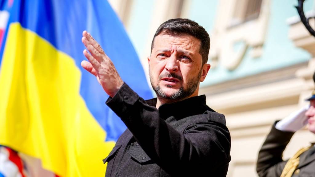 dpatopbilder - Wolodymyr Selenskyj, Präsident der Ukraine, in Kiew vor dem Marienpalast. Foto: Kay Nietfeld/dpa