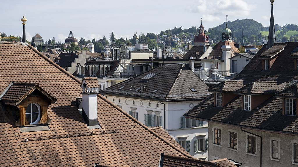 Die Geschäftsprüfungskommission des Grossen Stadtrates fordert vom Stadtrat eine stärkere Steuerfusssenkung. (Archivbild)