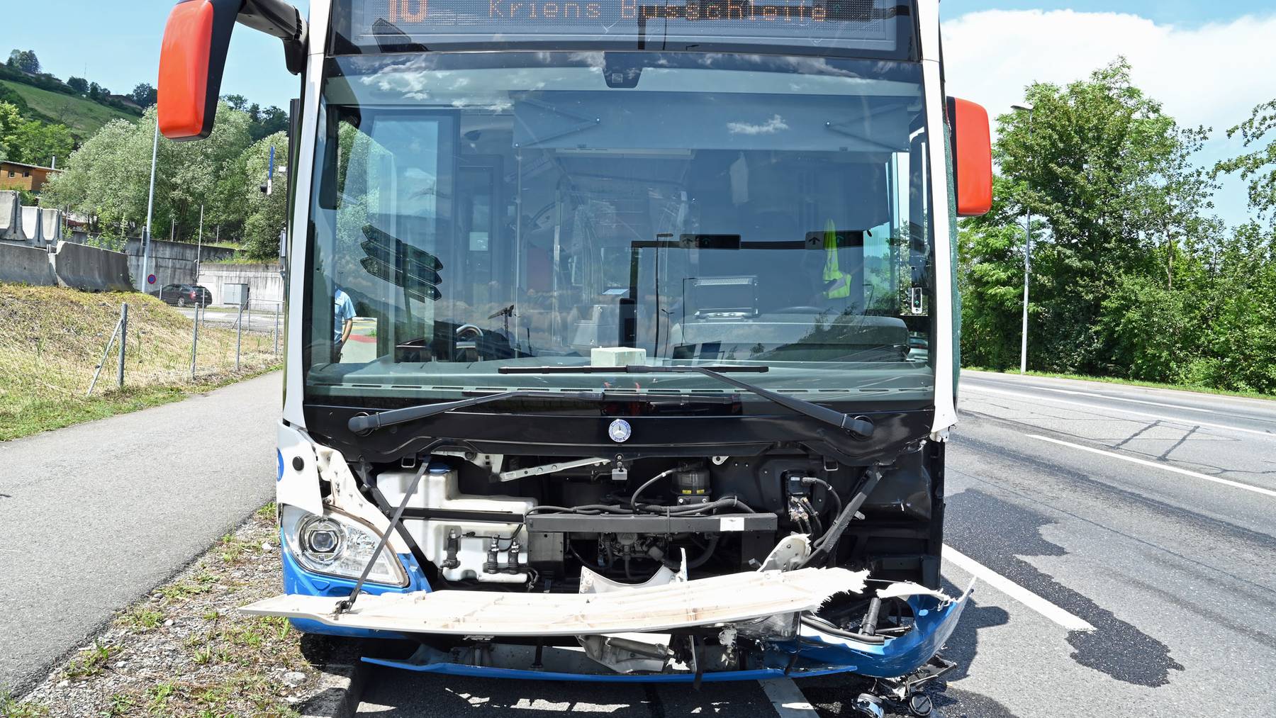 In Kriens kam es am Freitag zu einem Unfall zwischen einem vbl-Bus und einem Auto.