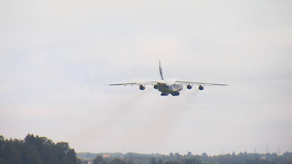 Antonov-Flieger hebt zum letzten Mal von Emmen ab