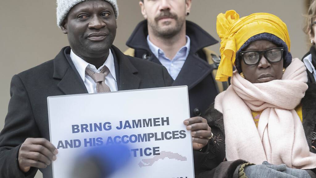 Opfer der in Gambia begangenen Taten hoffen auf eine Verurteilung. (KEYSTONE/Ti-Press/Pablo Gianinazzi)