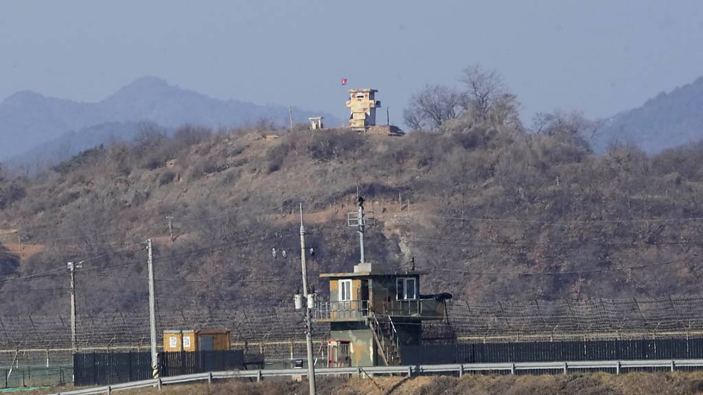 Militärische Wachposten von Nordkorea, nahe der Grenze zu Südkorea.