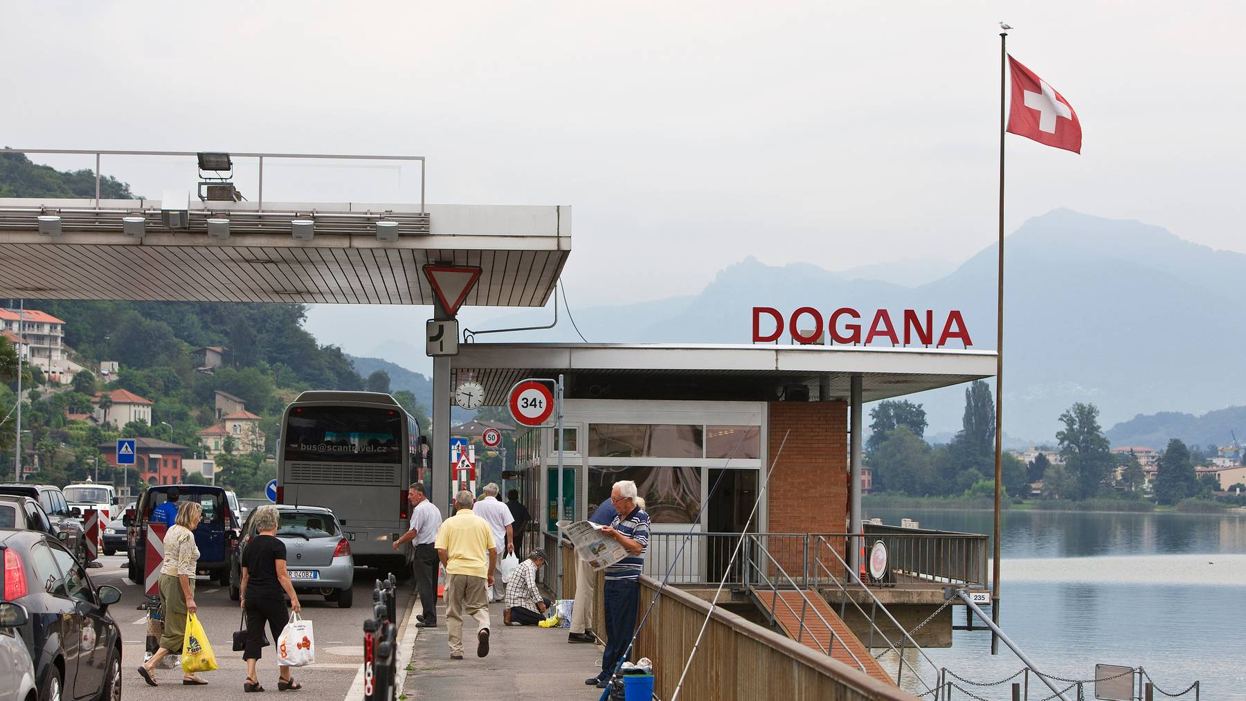 Grenzübergang bei Ponte Tresa im Tessin. 2019 hat die Schweiz viele ausländische Gäste angezogen.