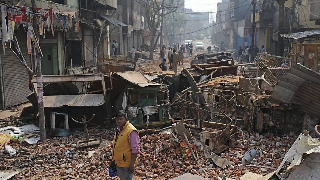 Wie im Krieg: Eine Strasse in Neu Delhi nach den schweren Zusammenstössen wegen der umstrittenen Reform des indischen Staatsbürgerschaftsgesetzes.