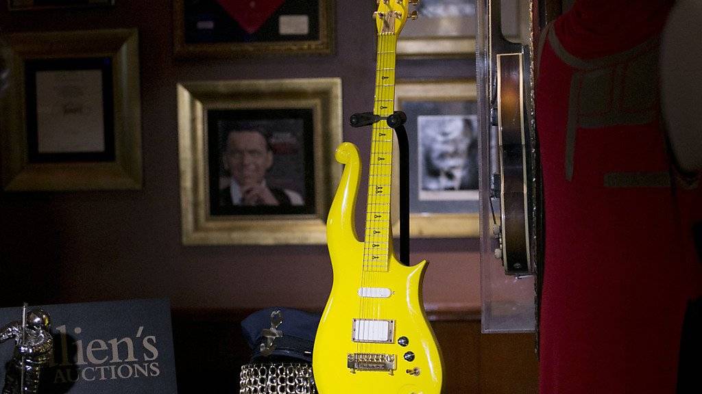Prince-Gitarre für 225'000 Dollar versteigert
