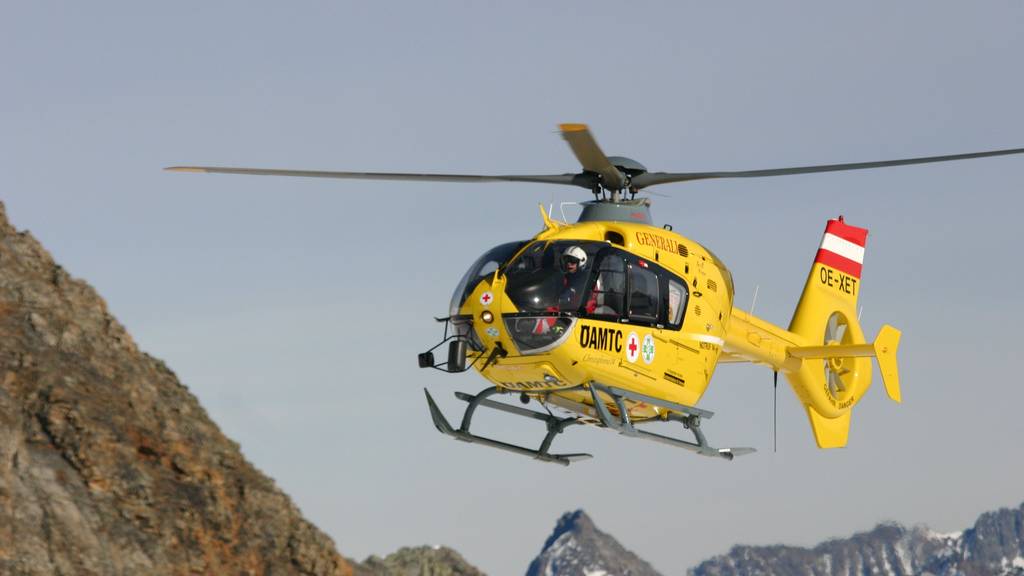 Der Rettungshelikopter C8 der österreichischen Flugrettung. (Bild: iStock/FrankMarkSerge)