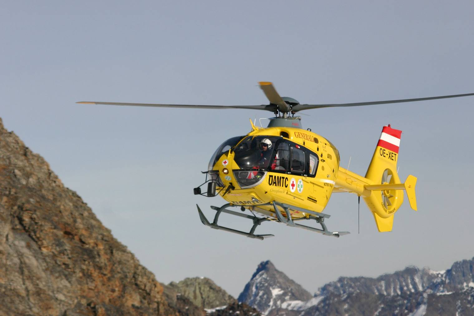 Der Rettungshelikopter C8 der österreichischen Flugrettung. (Bild: iStock/FrankMarkSerge)