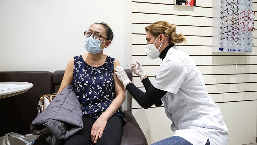 Nach Ansicht von Martine Ruggli, Präsidentin von Pharmasuisse, sollten Impfzentren in Testzentren umfunktioniert werden können. 