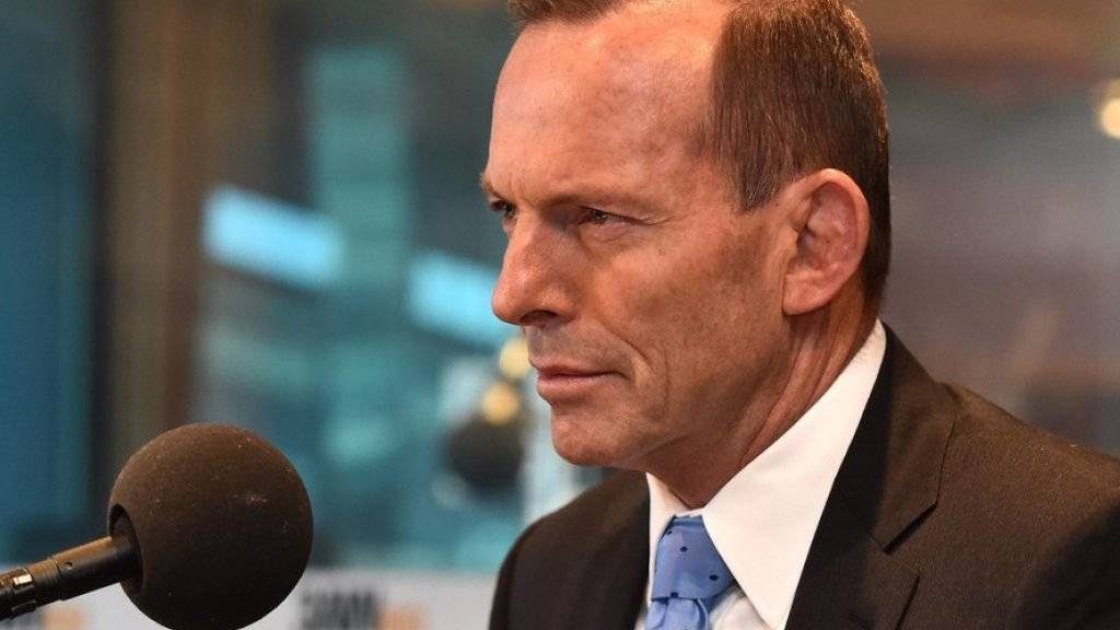 Wilde Gerüchte um eine «wilde Party»: Der ehemalige Australische Premierminister Tony Abbott soll nach seiner Abwahl oben ohne auf einem Tisch getanzt haben (Archiv).