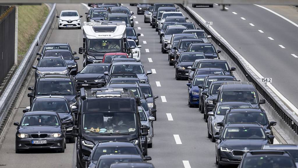 Mit den Frühlingsfeiertagen steht am Gotthard und in anderen Regionen der Schweiz auch der Stau vor der Tür. (Archivbild)