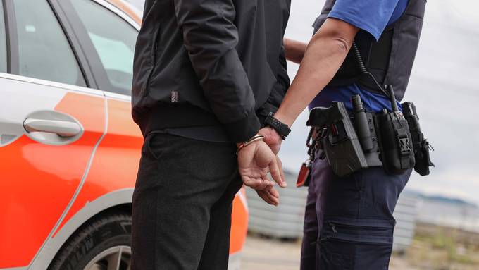 23-Jähriger will Polizisten Kopfnuss geben – jetzt wurde er verurteilt