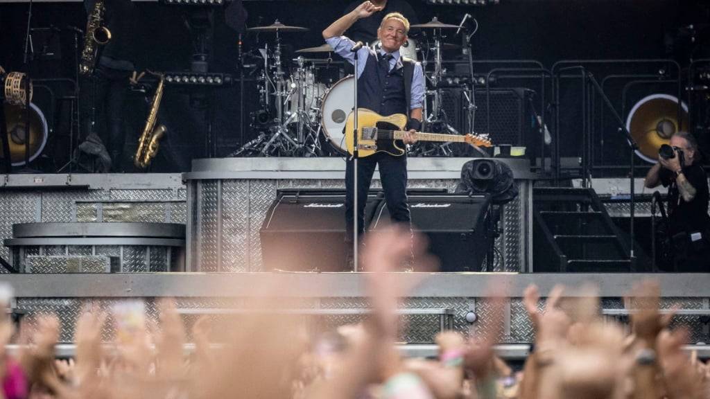 Während des Konzerts von US-Rockstar Bruce Springsteen im Stadion des FC Schalke 04 sind laut Polizei drei Menschen verletzt worden. (Archivbild)