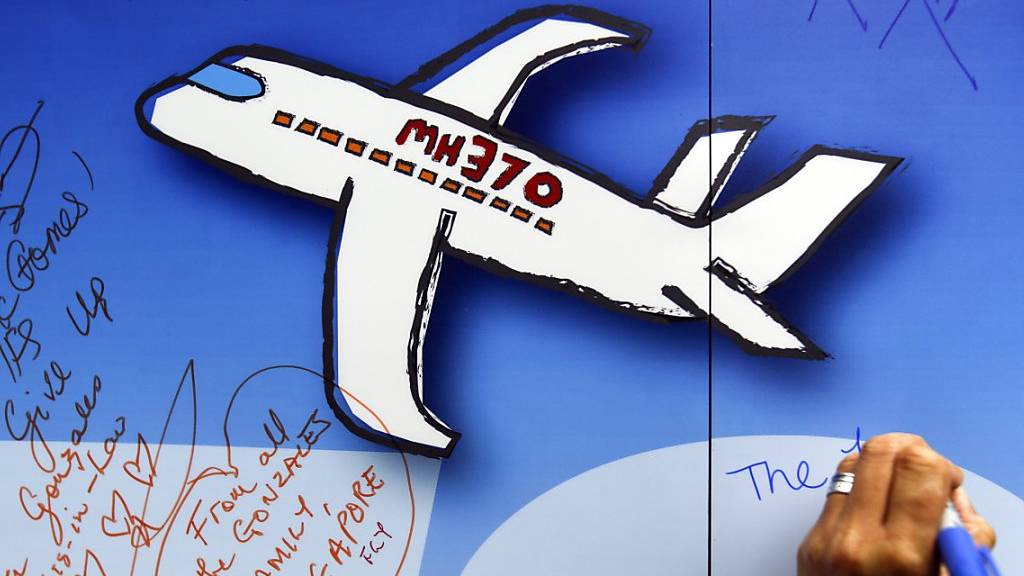 Erinnerungstafel an den verschollenen Flug MH370 in Malaysias Hauptstadt Kuala Lumpur. (Archiv)